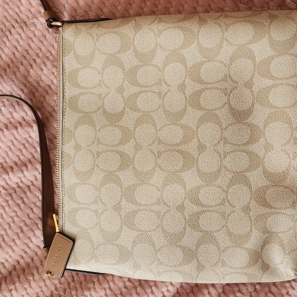 Coach crossbody - Picture 2 of 3